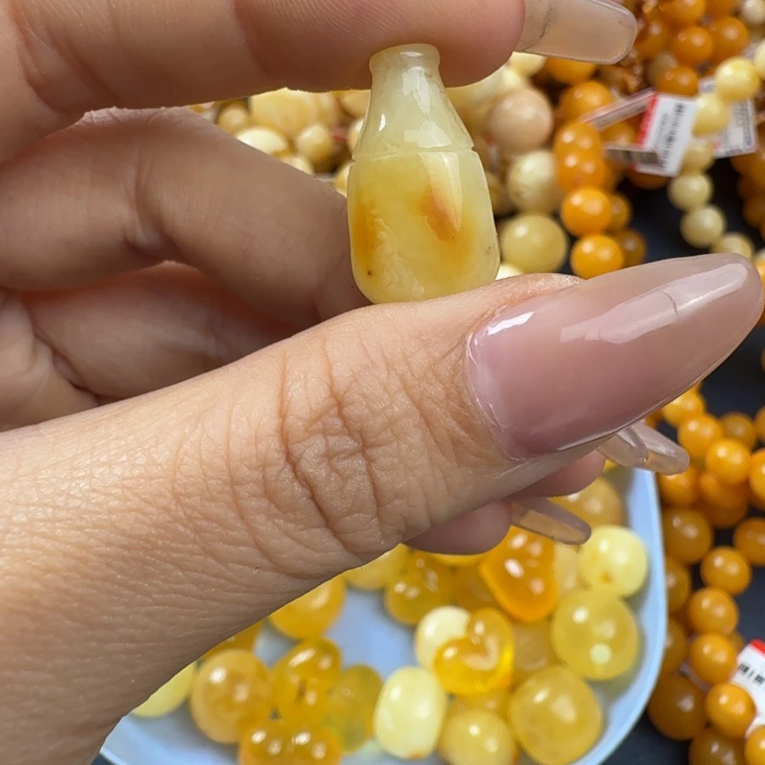 琥珀未镶嵌珠宝奇石