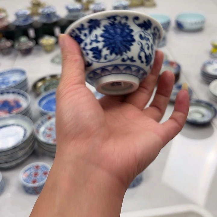 瓷片青花缠枝莲大压手杯