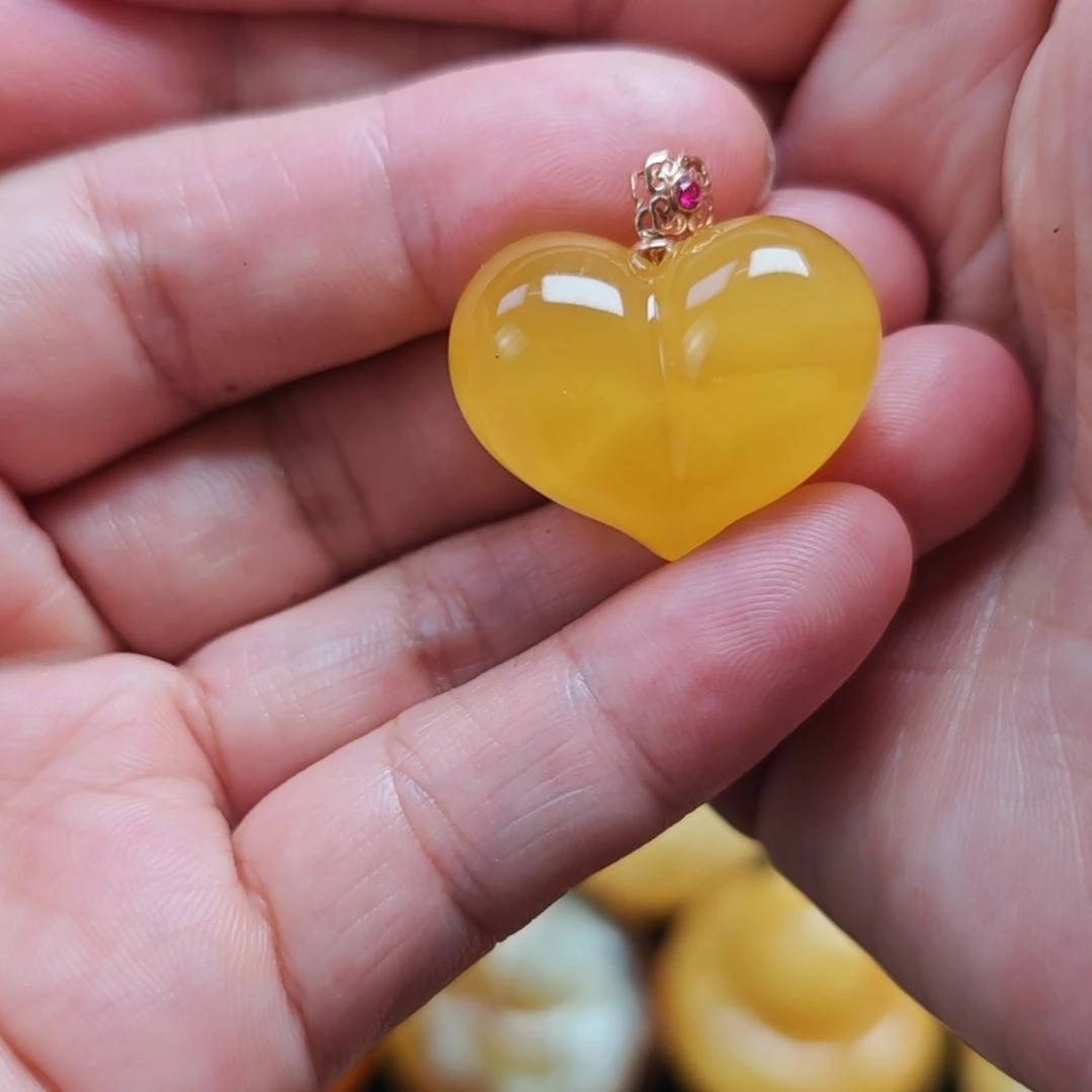 未镶嵌吊坠(赠链)蜜蜡