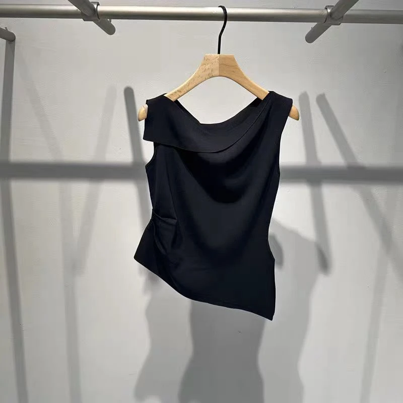 =艾家新款轻奢百搭身上设计感一字领黑色斜肩无袖针织衫50528190