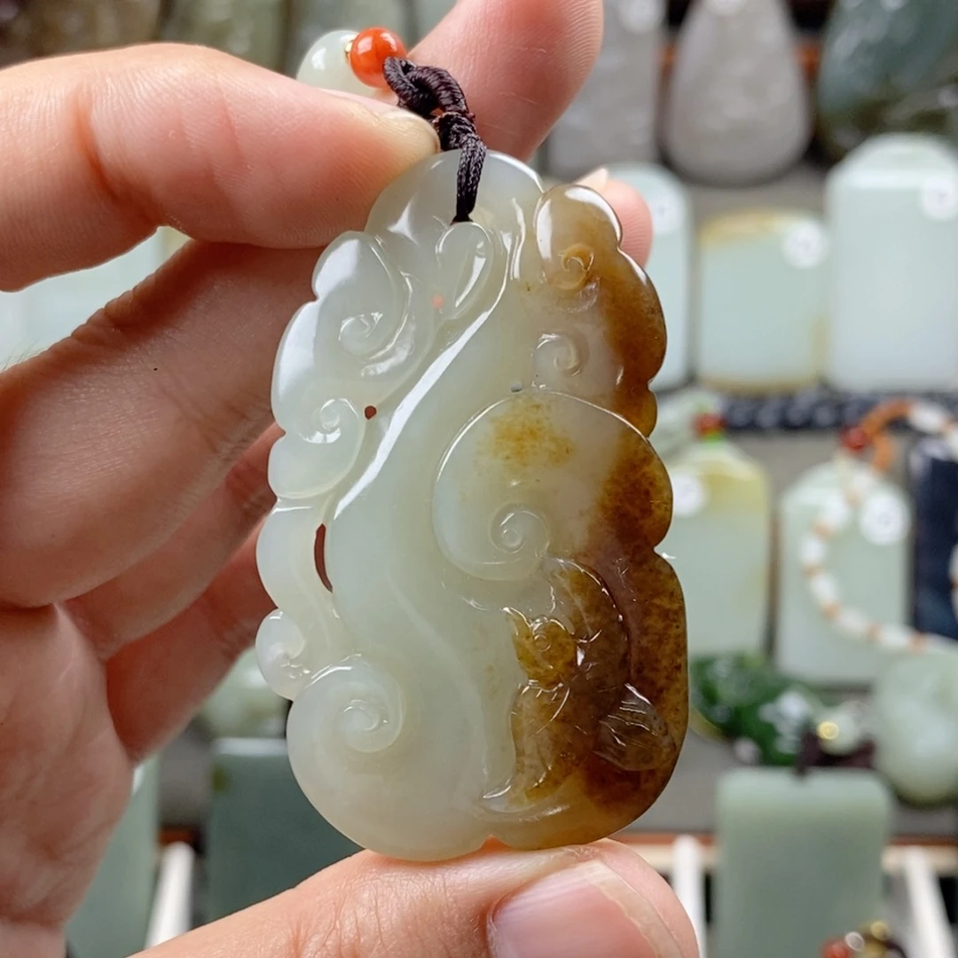 颈饰未镶嵌和田玉（糖玉）