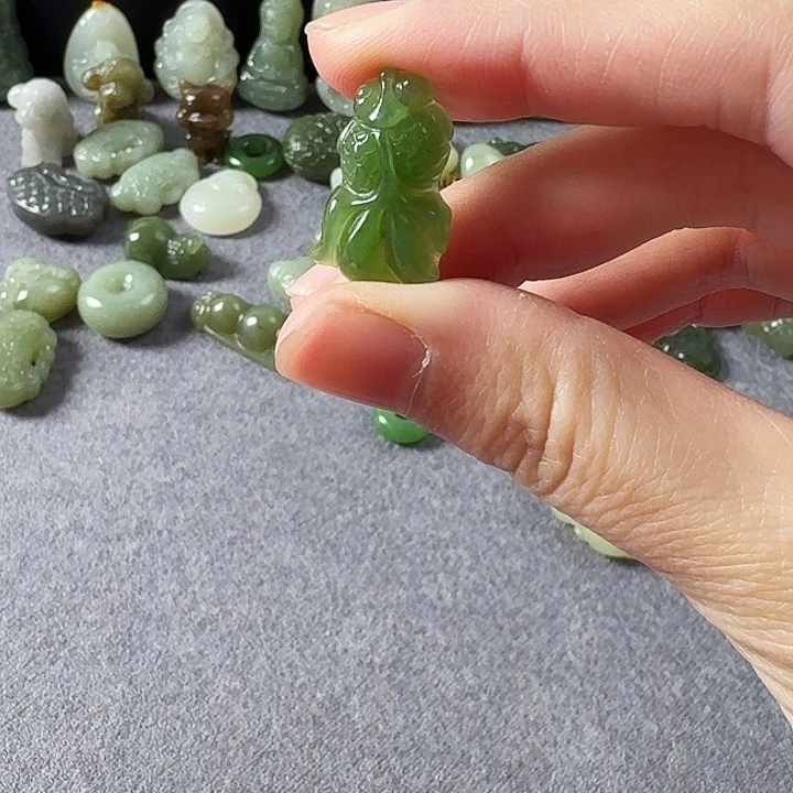 和田玉未镶嵌吊坠(赠链)