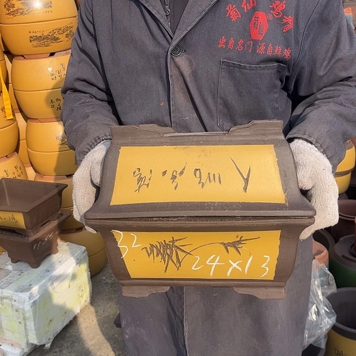 紫砂紫砂花盆和红陶茶具