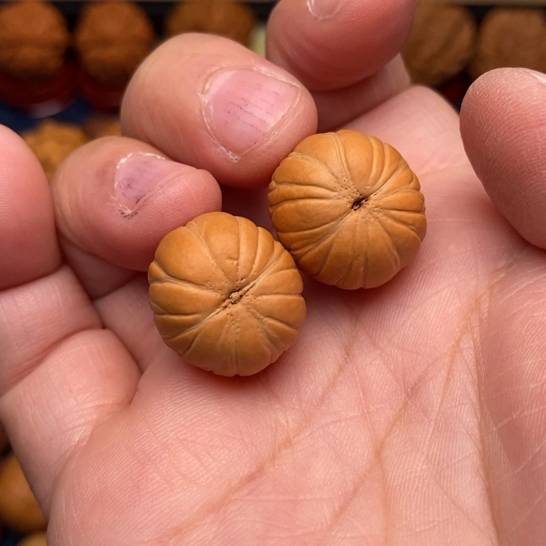 文玩核桃把件在*手捻