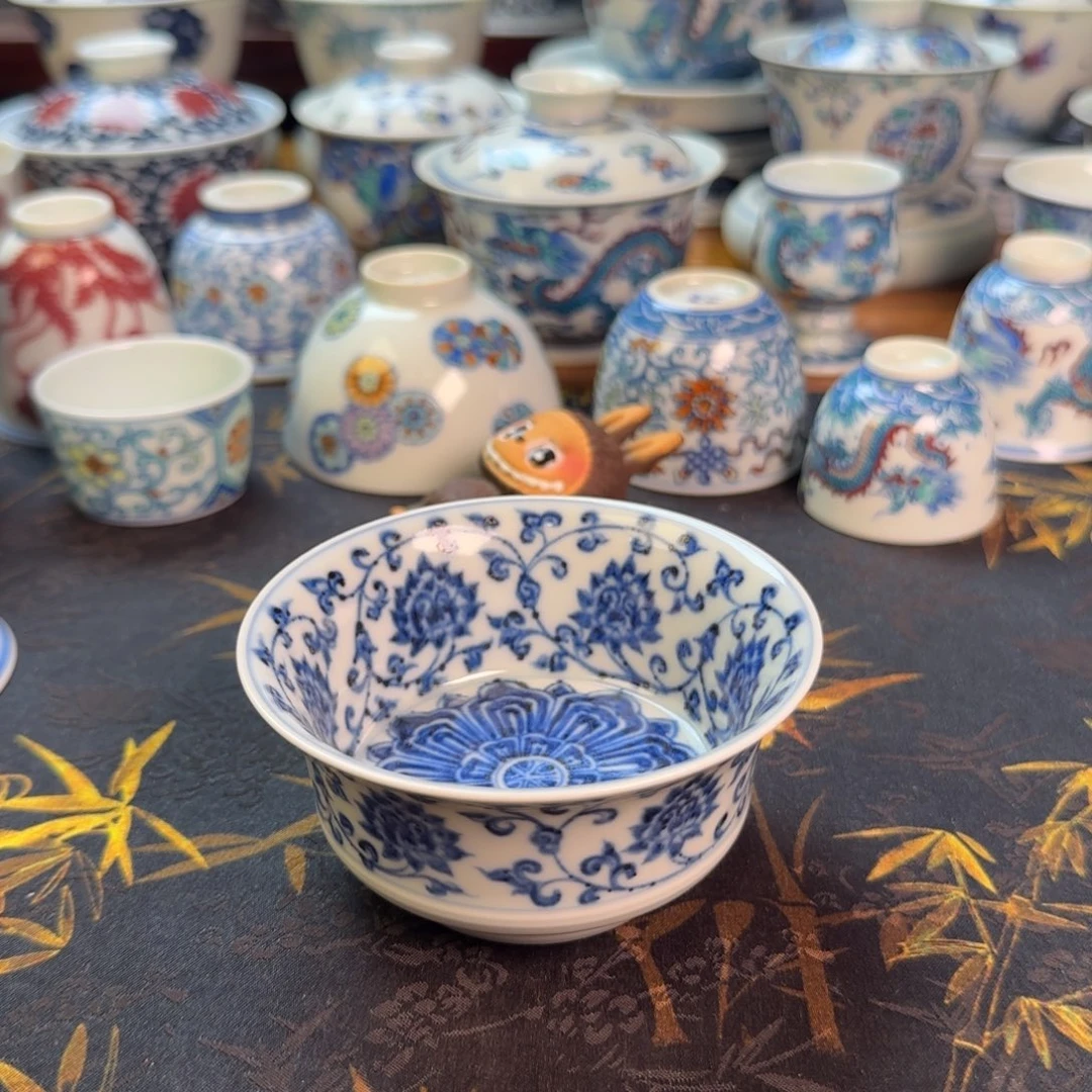 缠枝莲宝相花马蹄主人杯
