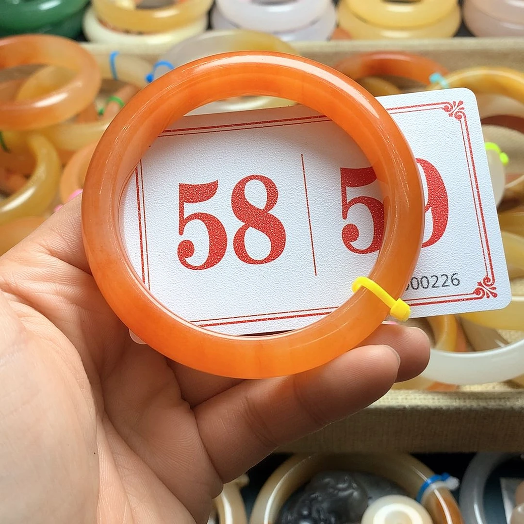 未镶嵌石英质玉（黄龙玉）手镯