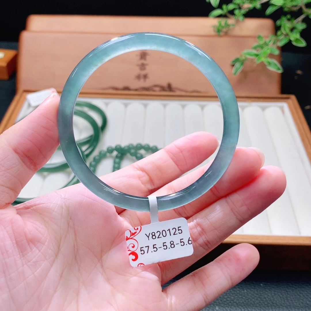 翡翠未镶嵌手镯（圆镯）