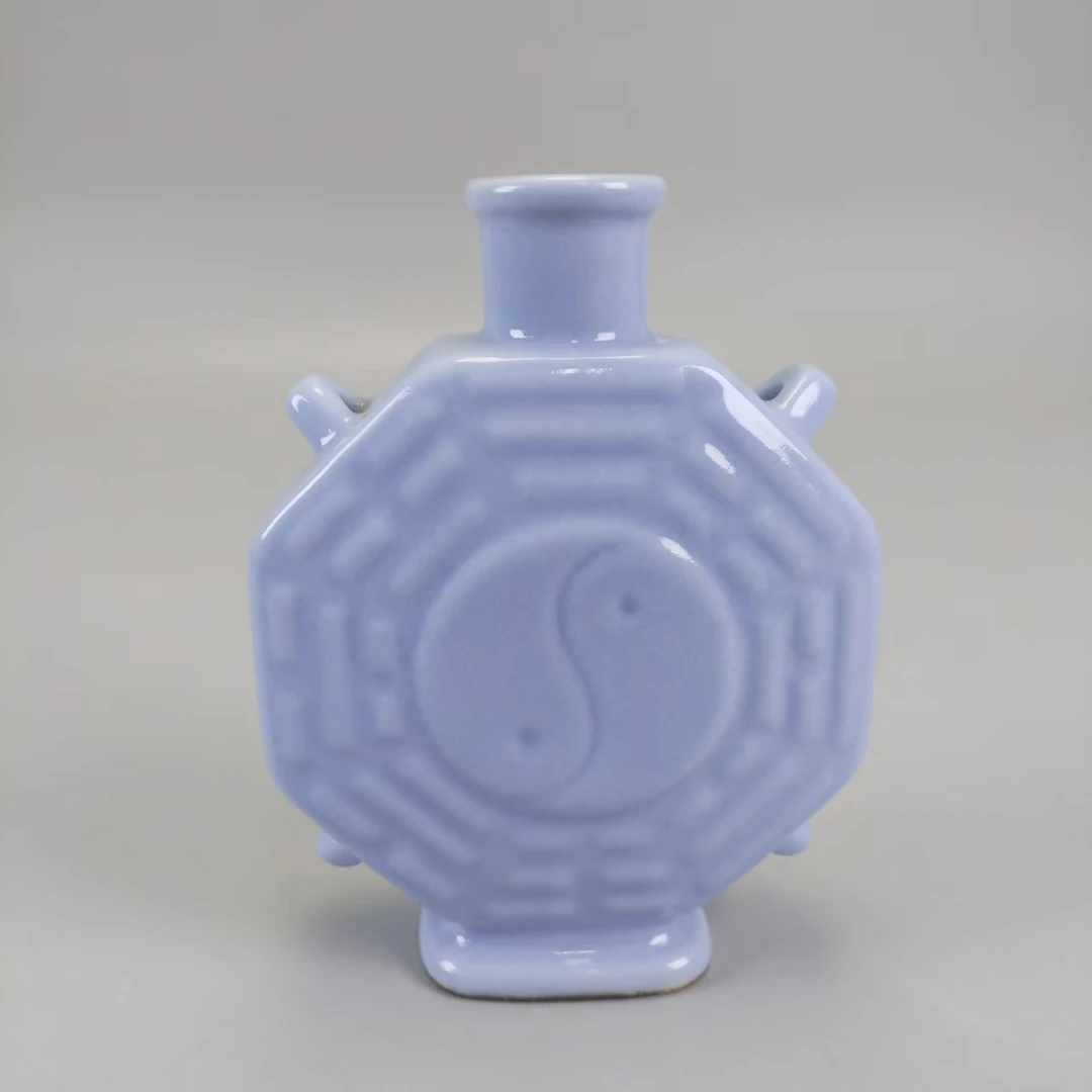 jdz-408011 清中期 天蓝釉八卦瓶