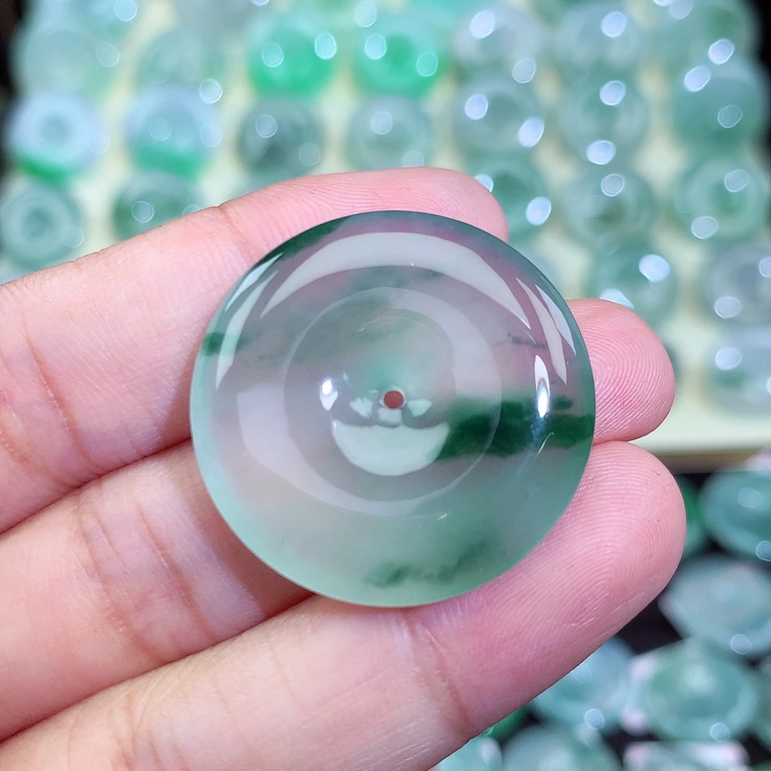 翡翠未镶嵌吊坠(不含链)28.6，5.7