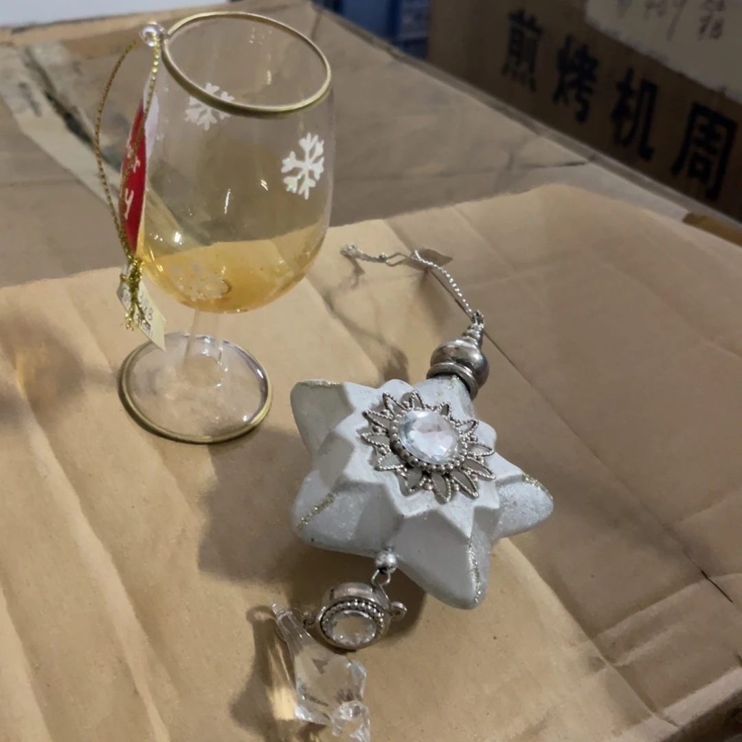 苹***果有机玻璃摆件等各种工具