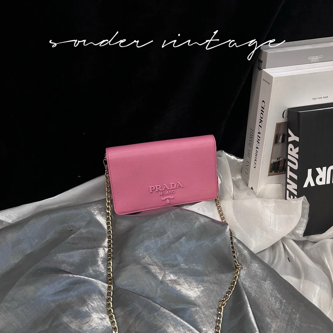 95新 Prada/普拉达 prada 斜挎包