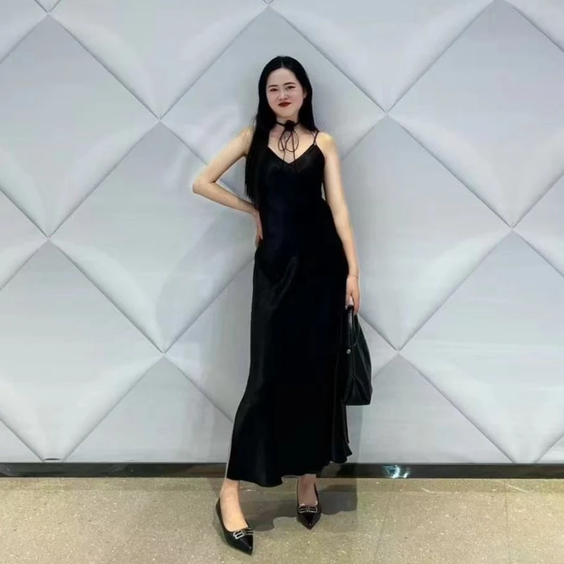 艾家2025春装新款V领吊带连衣裙长裙女修身显瘦气质裙子女9041