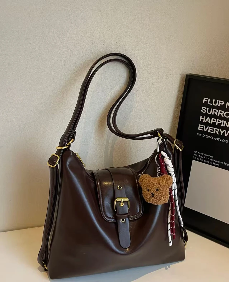 新款单肩包流浪斜跨包挂件