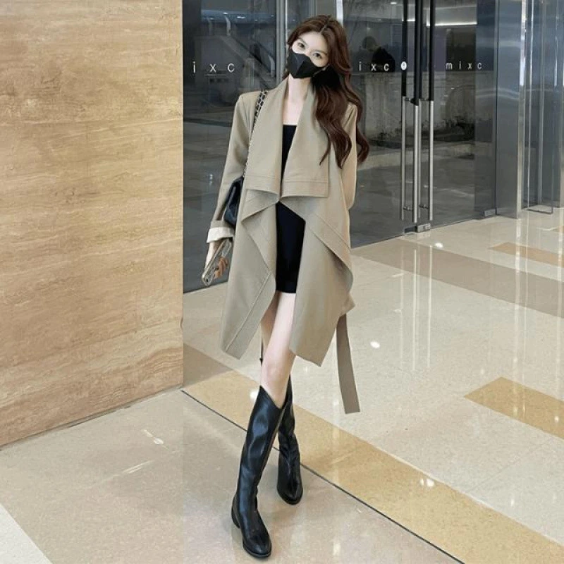 感时尚洋气短款外套女春秋色大翻领设计系带风衣中长款英伦风