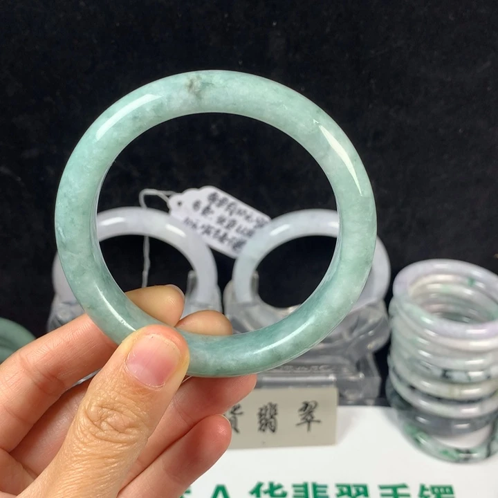 翡翠未镶嵌手镯30号。 59圈