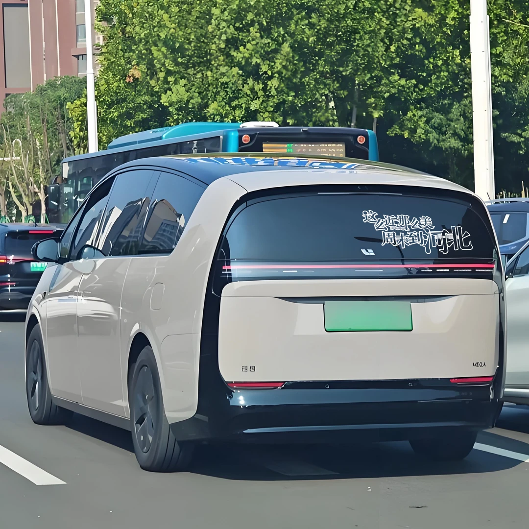 “这么近那么美周末到河北。”车贴界的显眼包 个性定制！