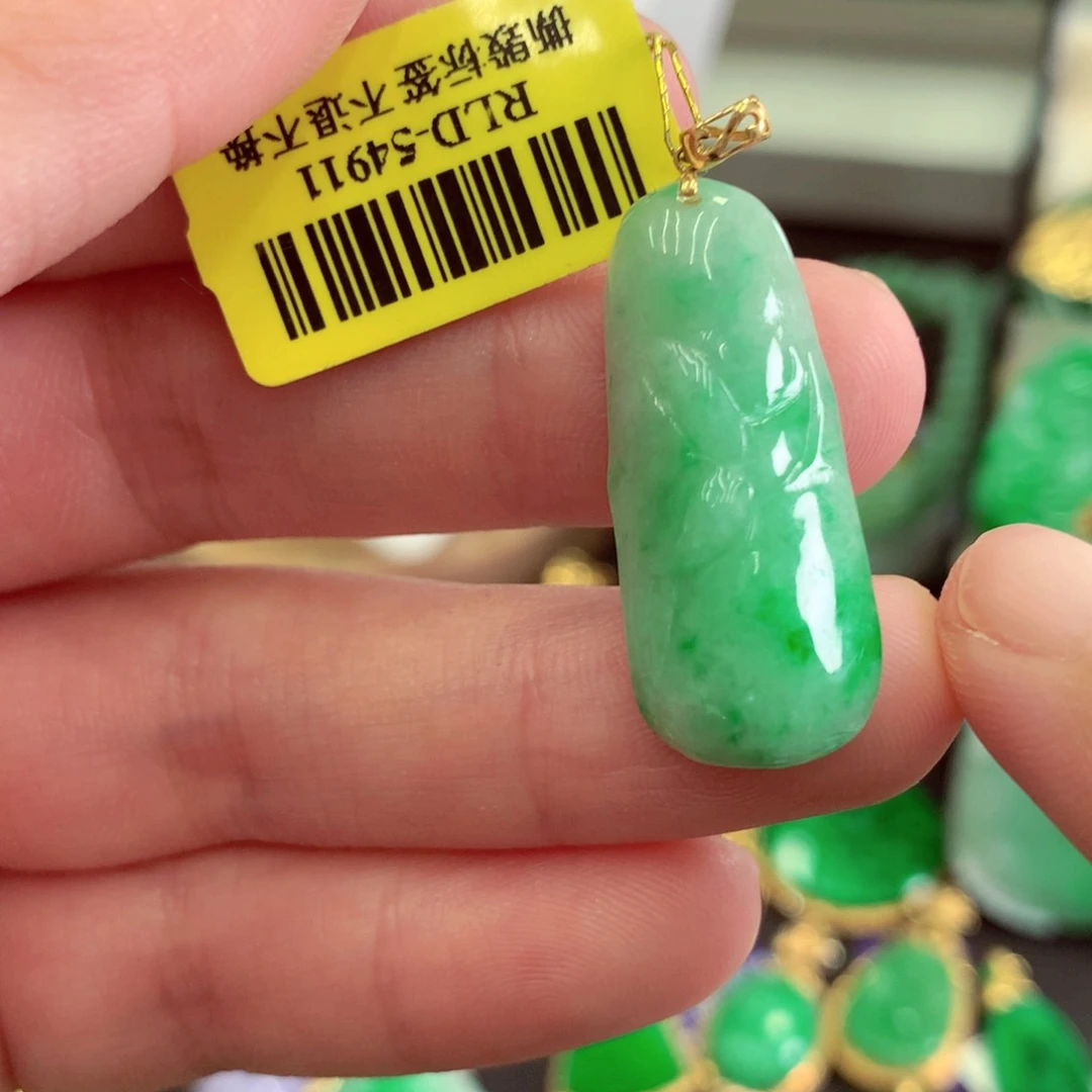 翡翠18K金镶嵌吊坠(赠链)
