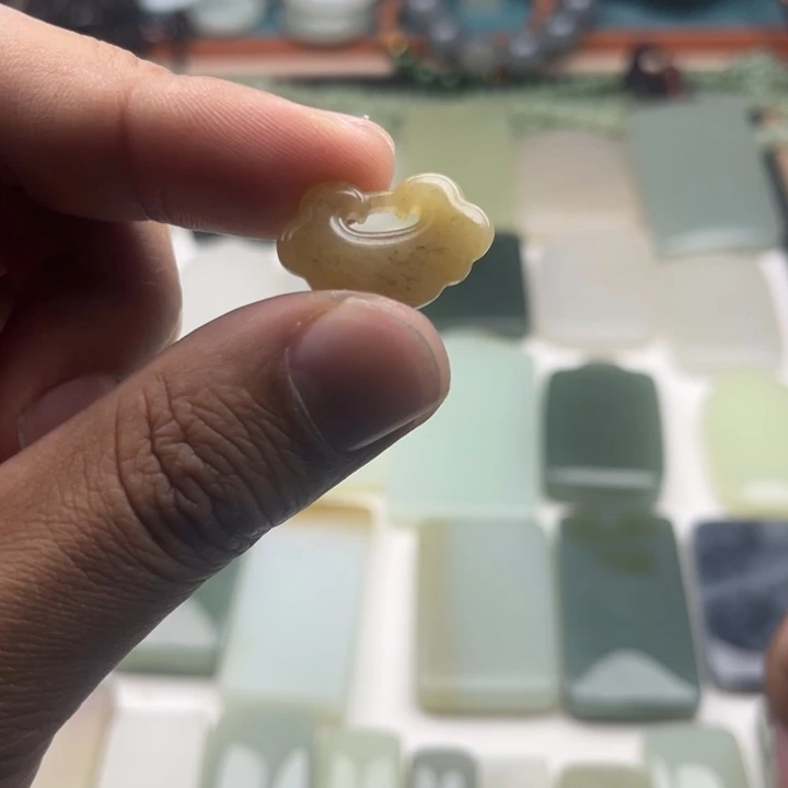 和田玉（糖玉）未镶嵌颈饰