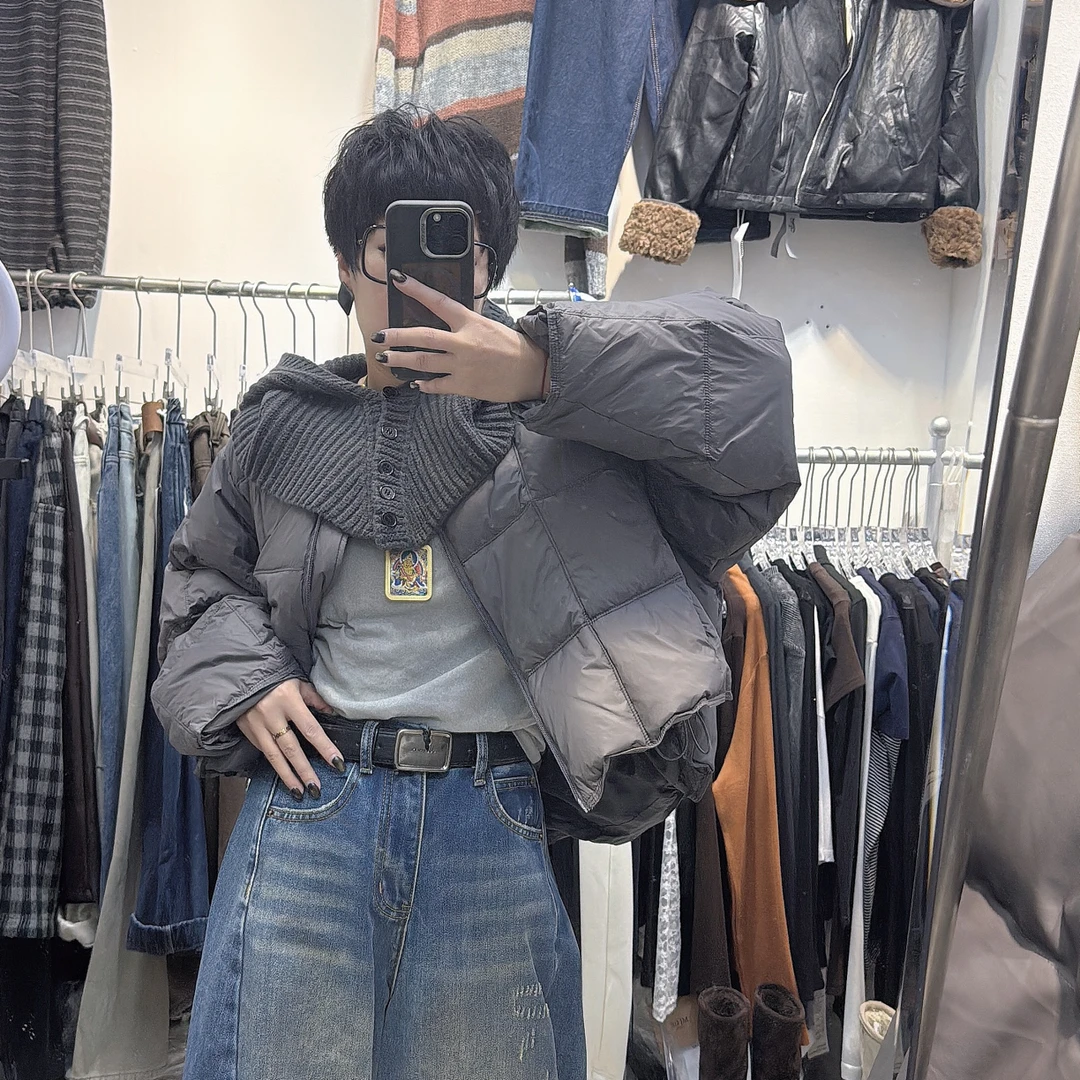 灰色圆领羽绒服针织帽可拆卸