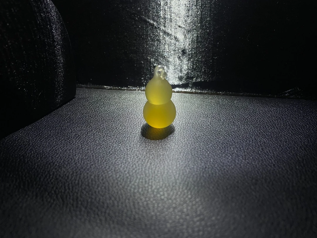 黄玛瑙立体黄色葫芦吊坠 磨砂素款