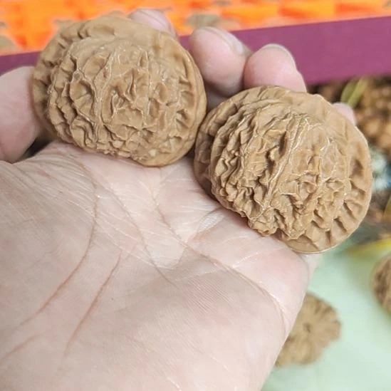 哎***呀把件文玩核桃47微瑕宫灯～配对如图～朋友福利