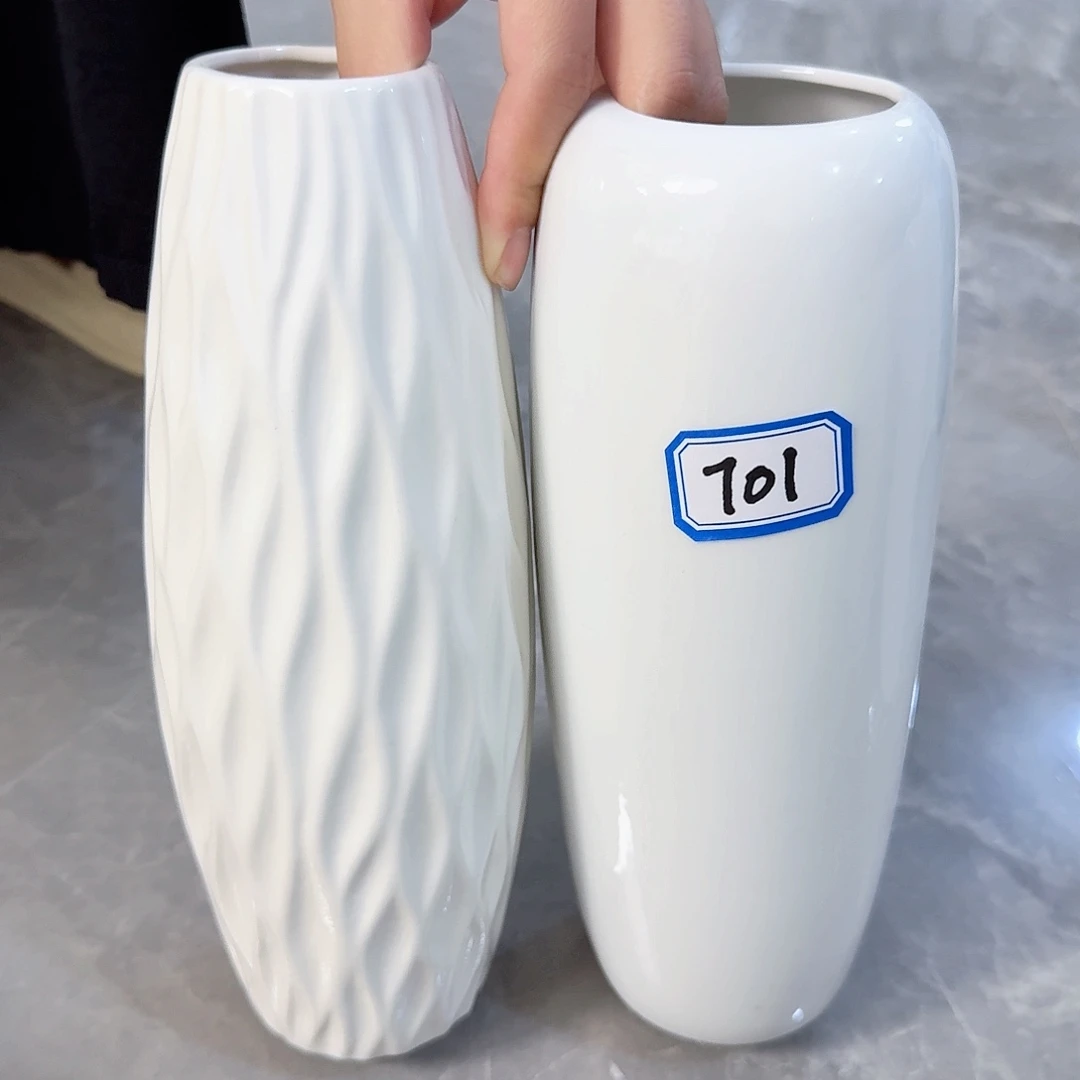 701号一对陶瓷高24厘米瑕疵
