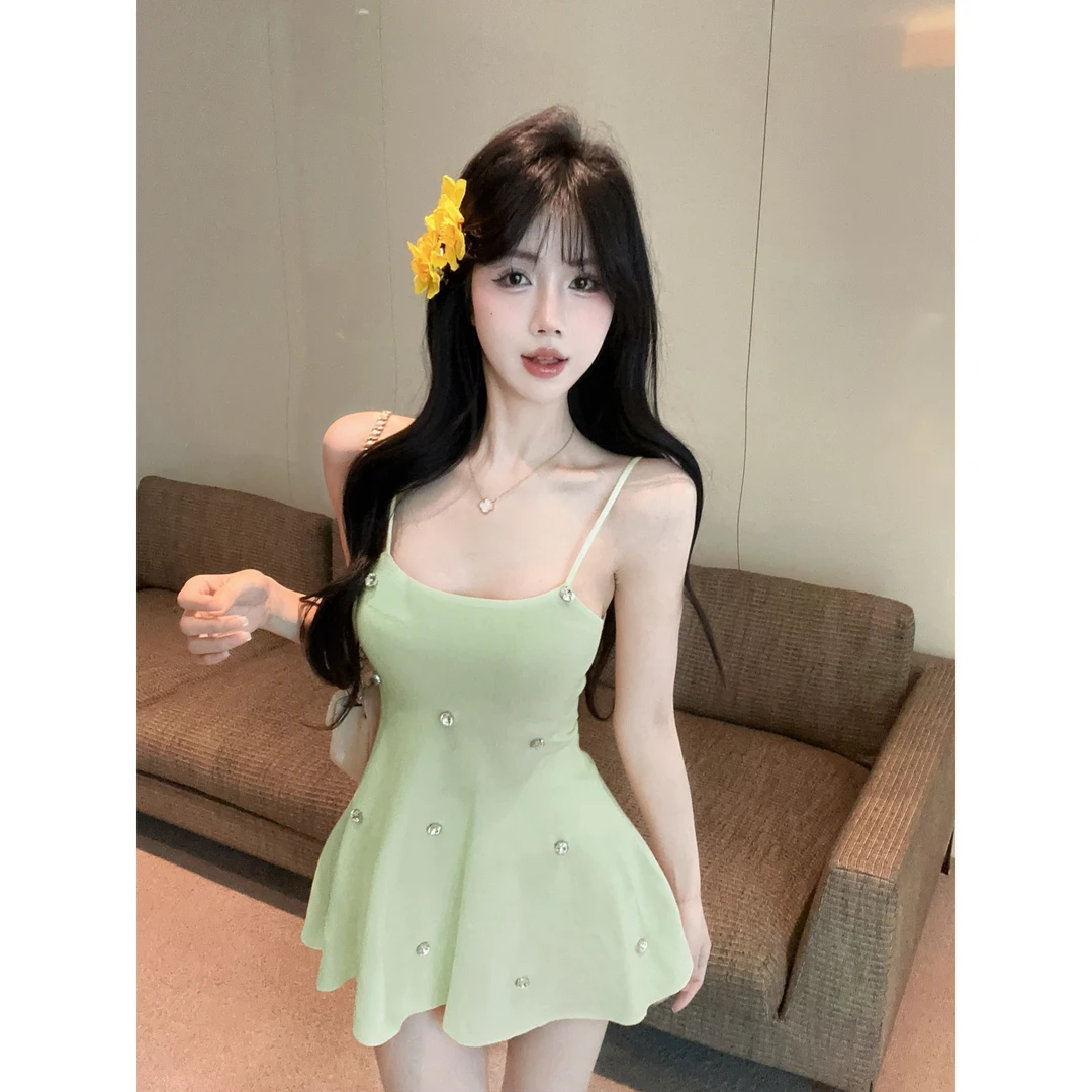 贵富•【青提子酱】辣妹吊带超短裙重工镶钻U领显瘦收腰针织上衣