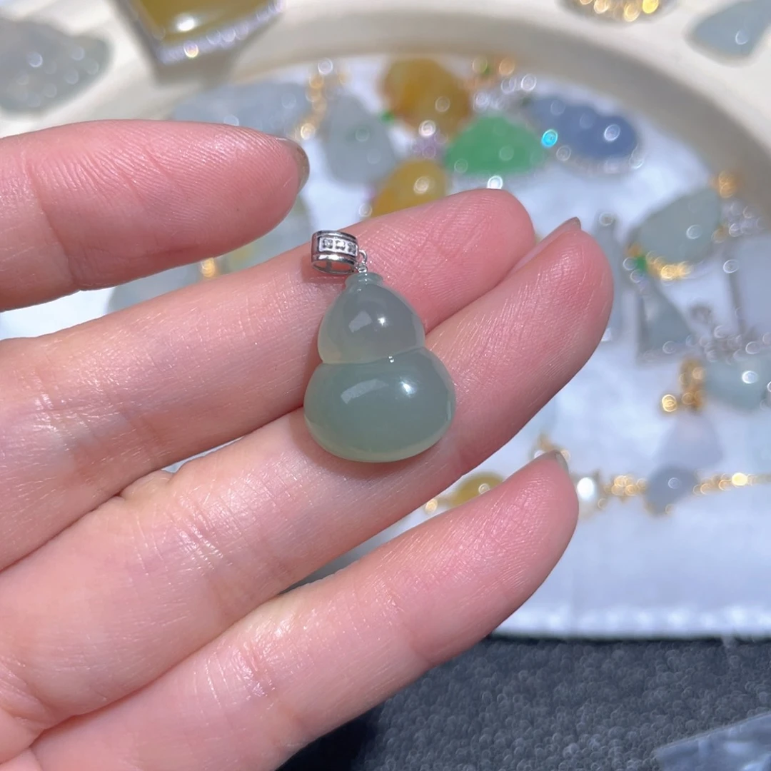 翡翠颈饰18K金镶嵌翡翠