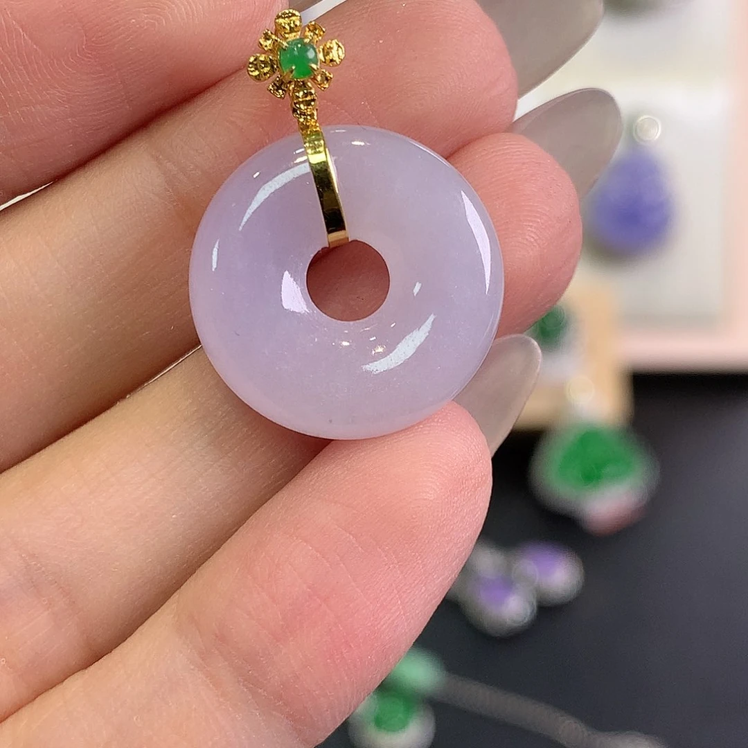 翡翠18K金镶嵌颈饰3、