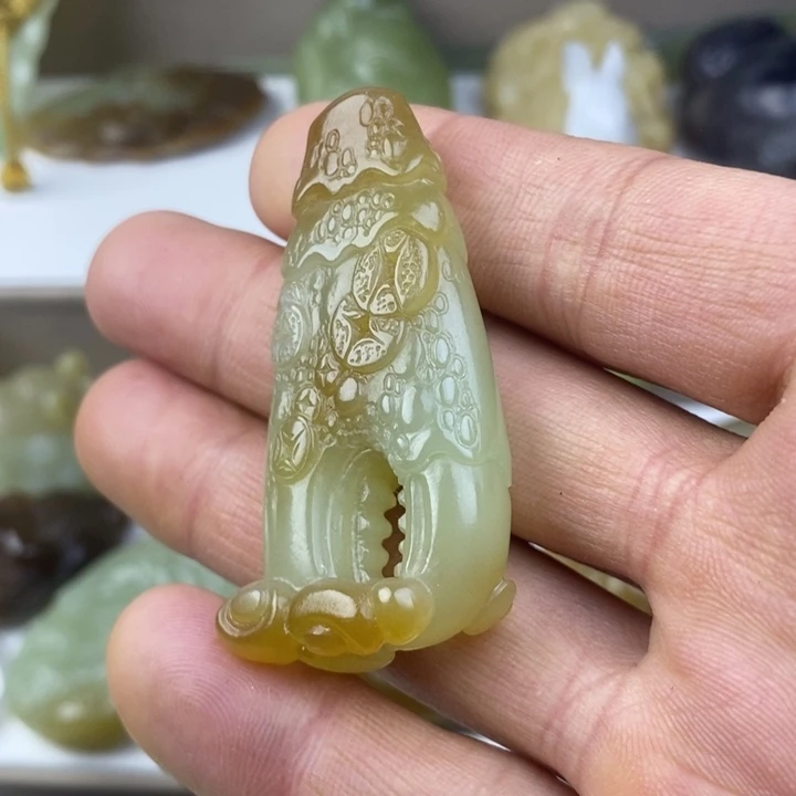 和田玉（糖玉）未镶嵌颈饰