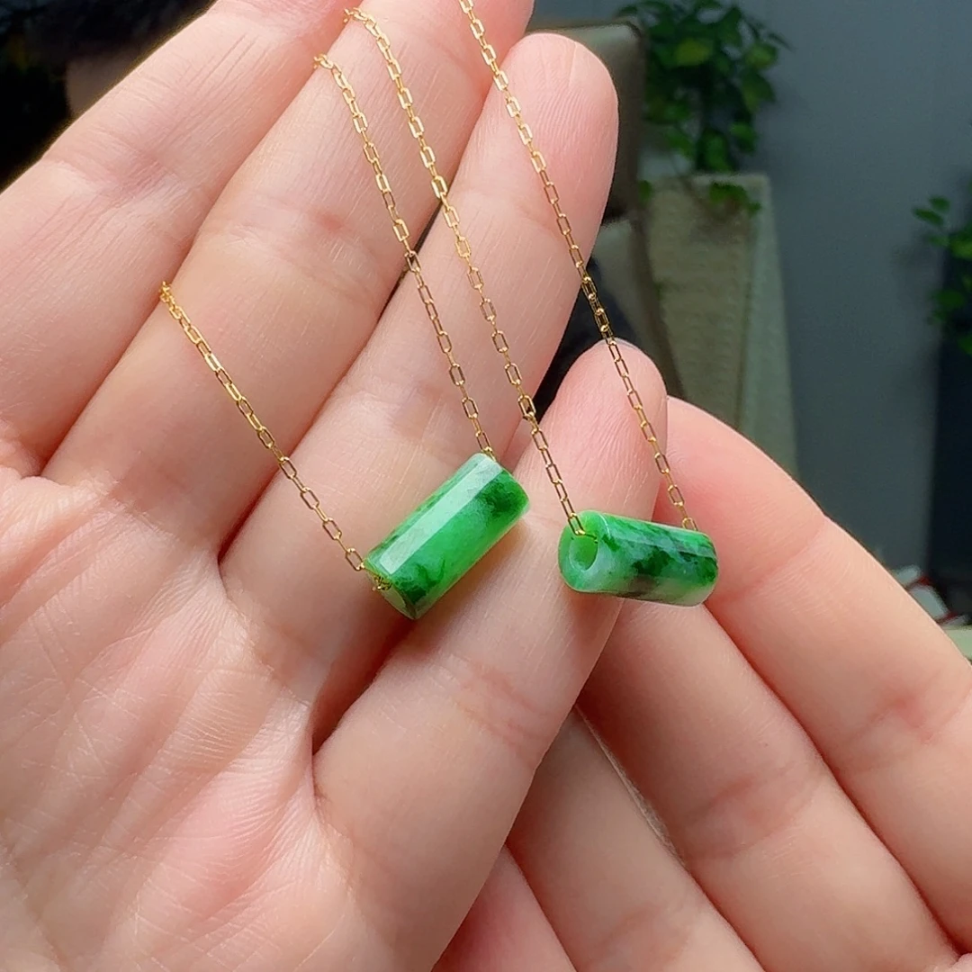 翡翠未镶嵌吊坠(赠链)多样性发货其一