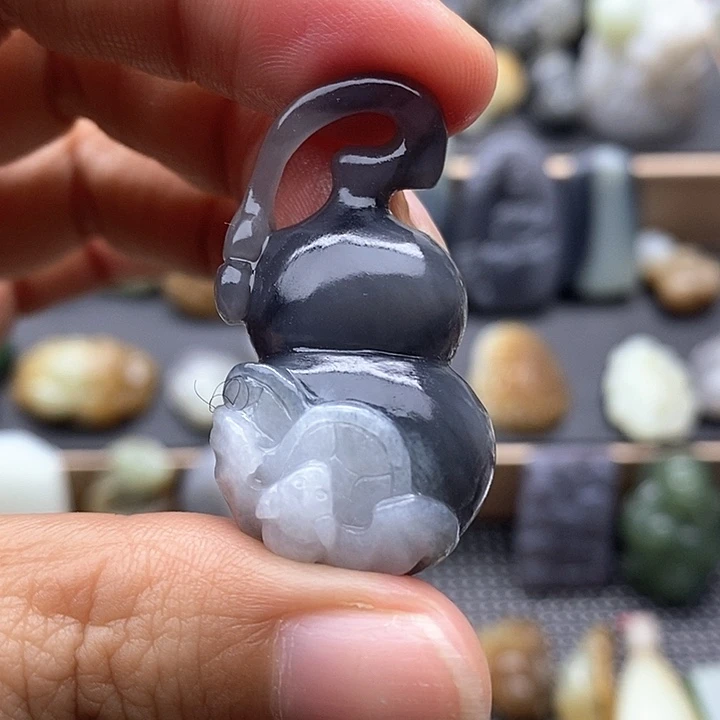 颈饰未镶嵌和田玉（糖玉）