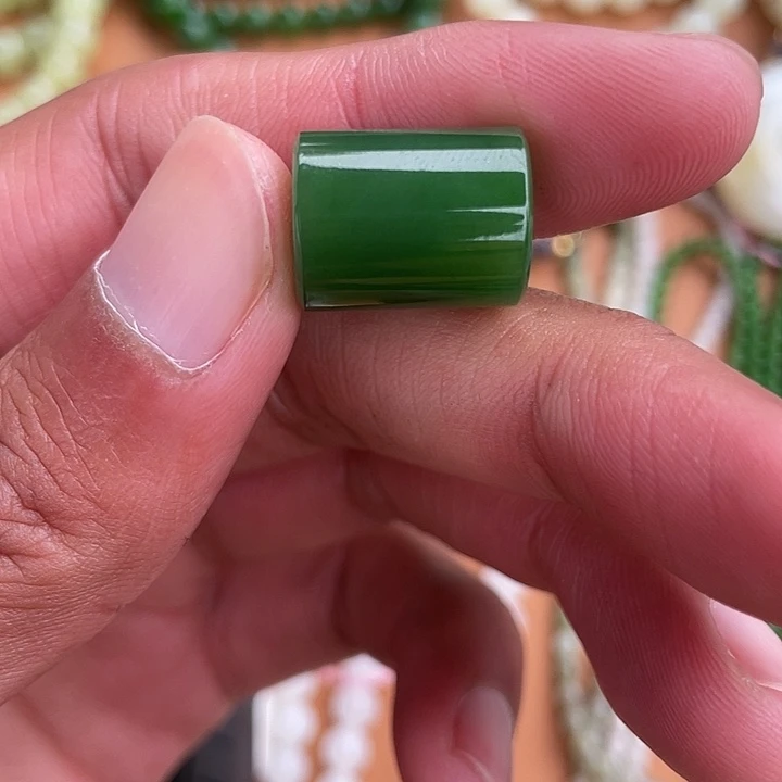 和田玉（糖玉）未镶嵌颈饰俄碧