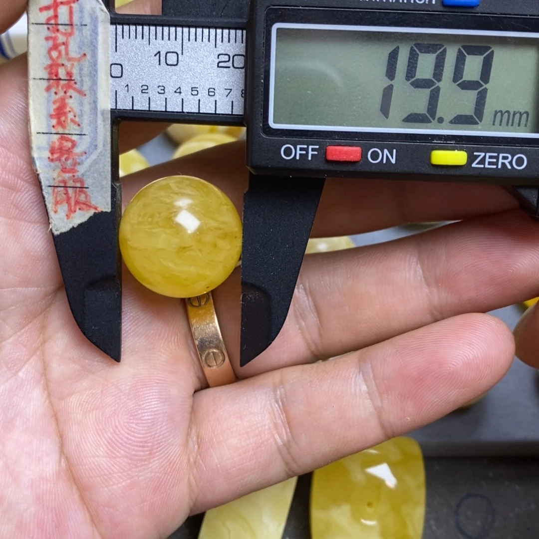 蜜蜡未镶嵌裸石19.9瑕疵圆珠默认直发