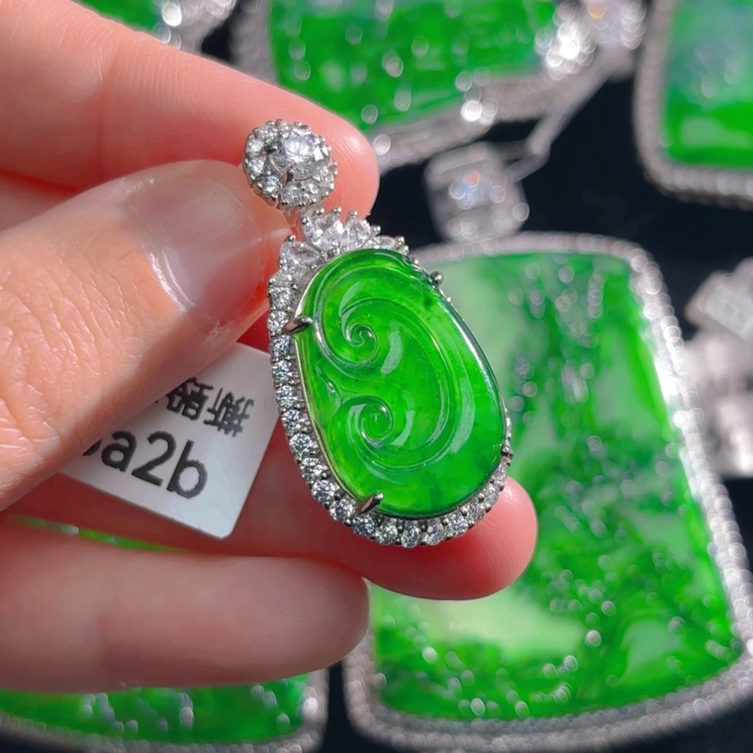 翡翠颈饰银S925镶嵌如意