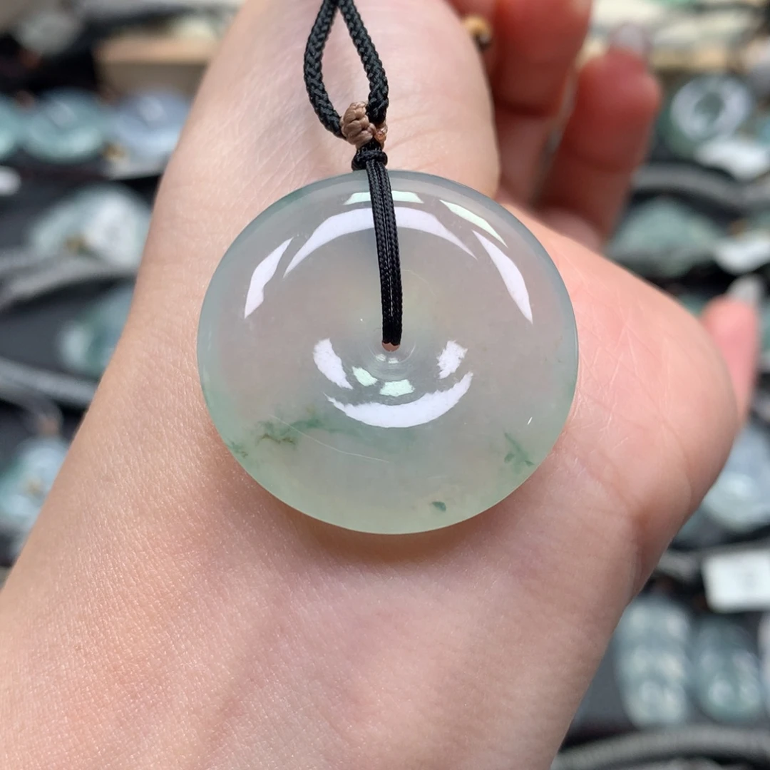 翡翠颈饰未镶嵌扣子