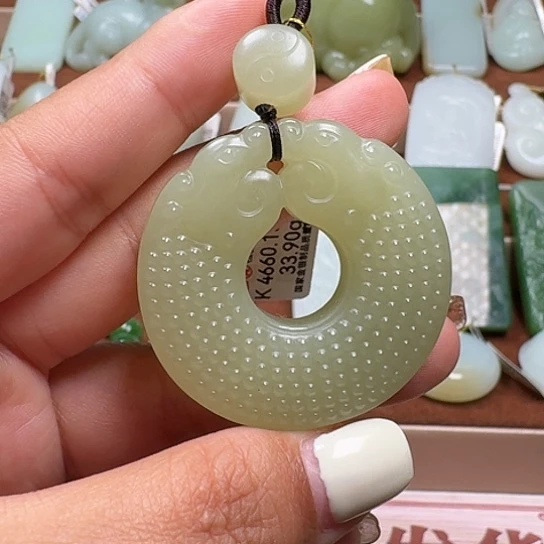 颈饰未镶嵌和田玉