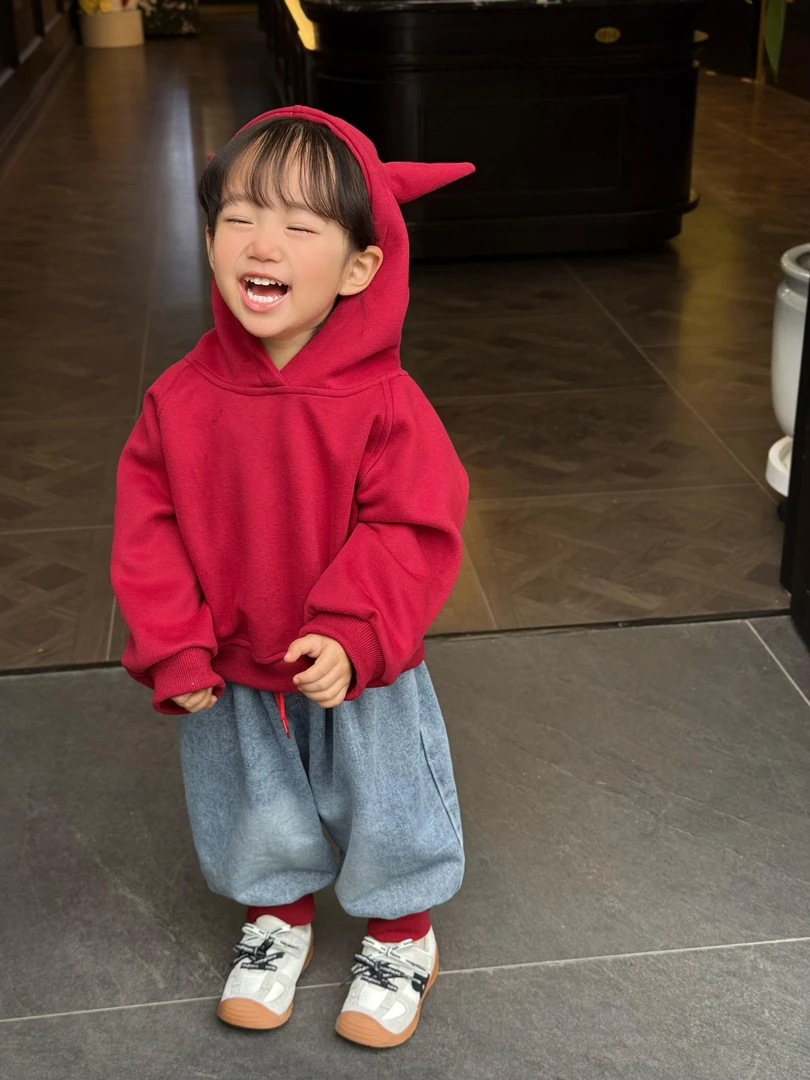 甜小七2025年秋冬新款男女童小恶魔连帽卫衣牛仔裤套装