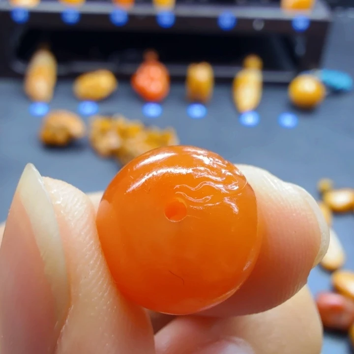 舍***得田黄石红田石珠子