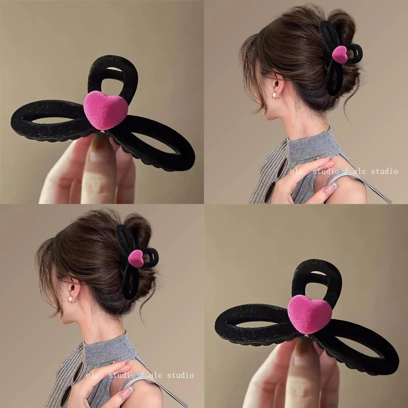 女神爱丽丝~黑莓粉色爱心抓夹高级感植绒鲨鱼夹百搭发夹新款