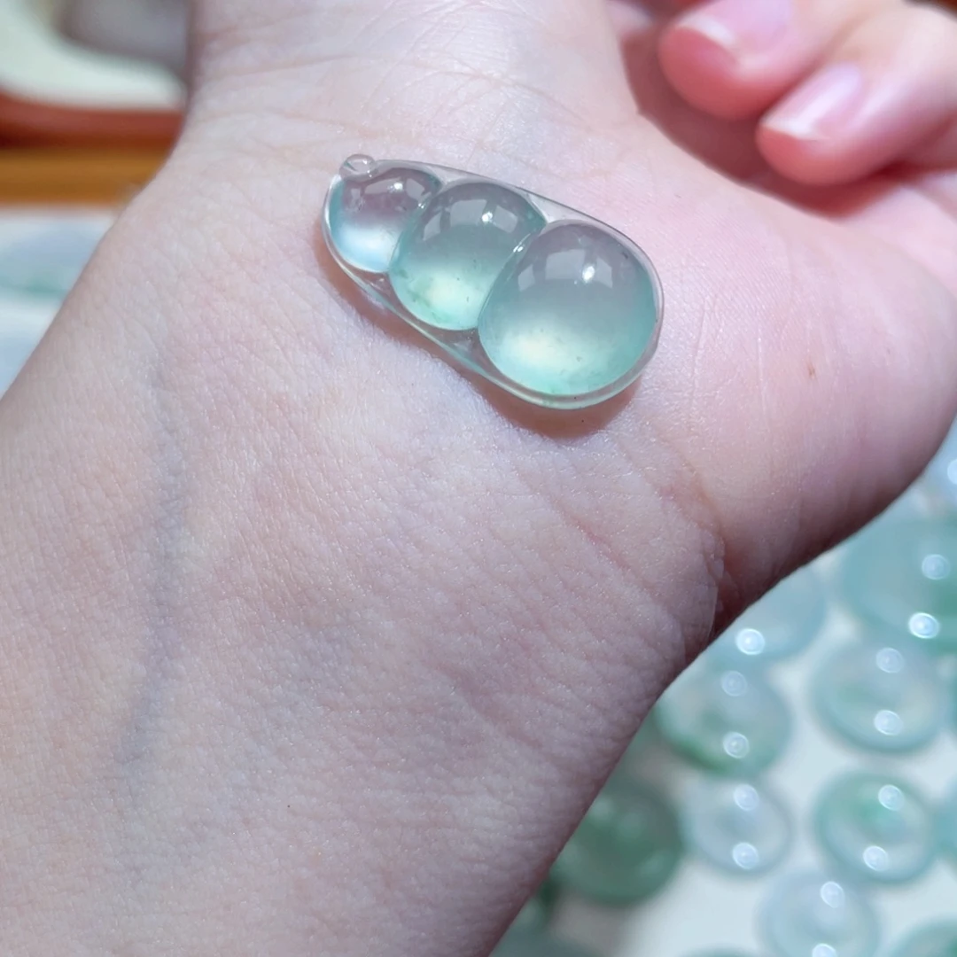 翡翠颈饰未镶嵌福豆