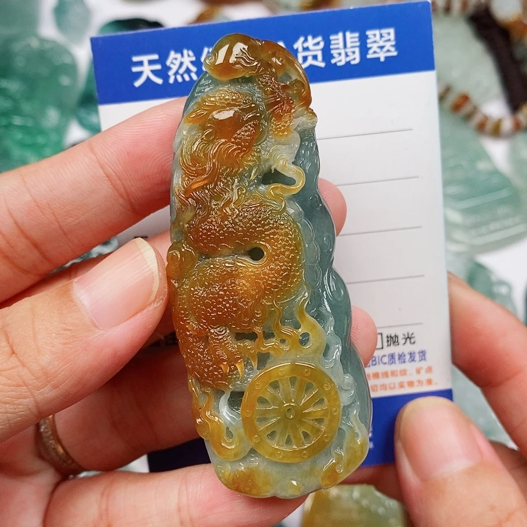 翡翠未镶嵌颈饰龙牌