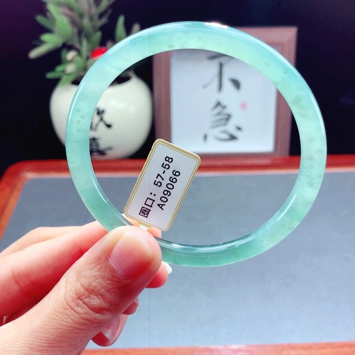 翡翠未镶嵌手镯圆镯