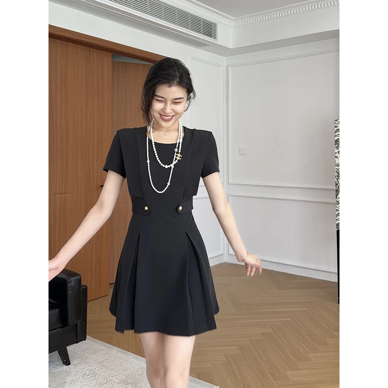 【现货】张阿星 轻奢优雅圆领纯色金扣立体收腰高级感贵气A字连衣裙