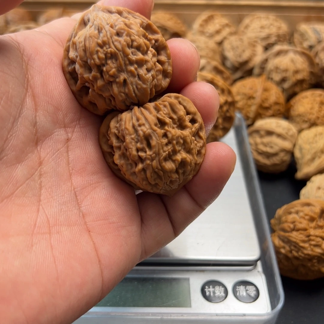 把件桃核文玩核桃，红玛瑙