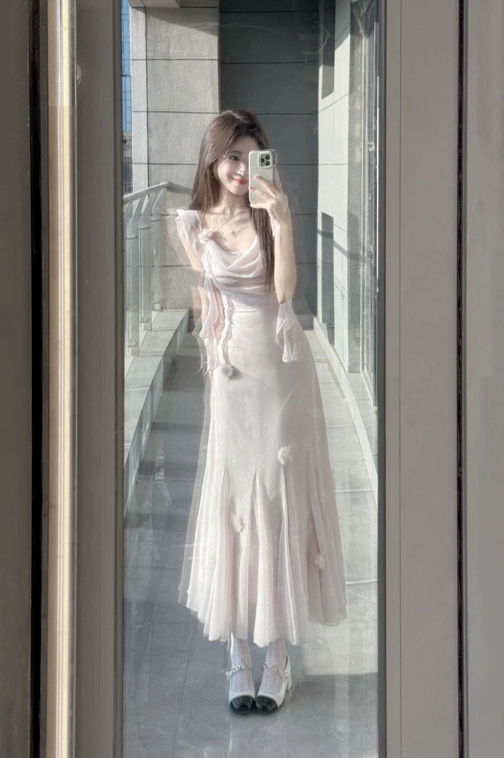 法式温柔风小飞袖粉色吊带连衣裙女夏季高级感气质绝美收腰长裙子