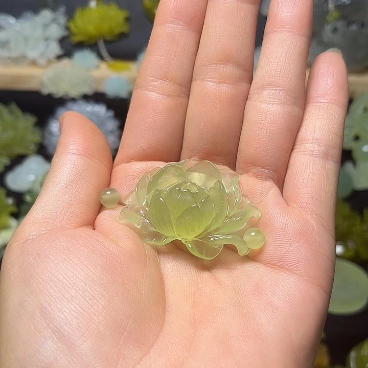 乖***滴蛇纹石玉未镶嵌颈饰