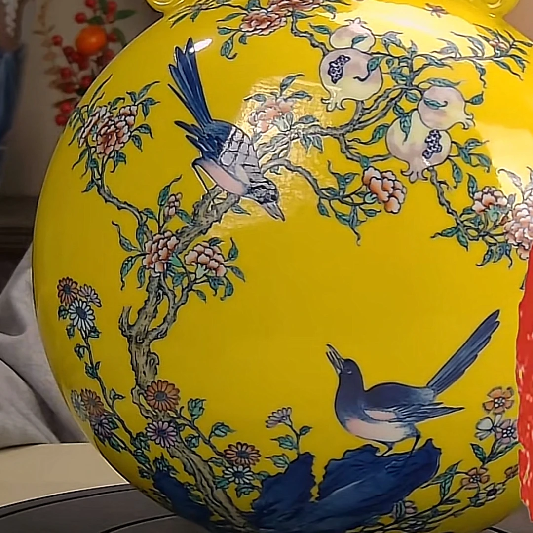 收藏/古玩清双黄斗彩花鸟抱月瓶