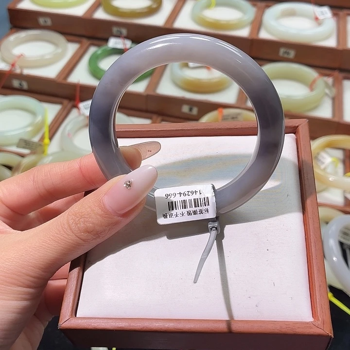 和田玉未镶嵌手镯66。 56/57