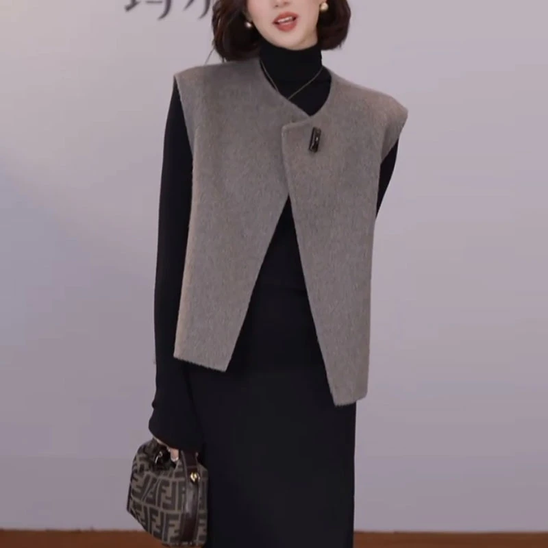 2025秋冬新款保暖短款加厚呢子坎肩马甲背心时髦洋气外套女小个子